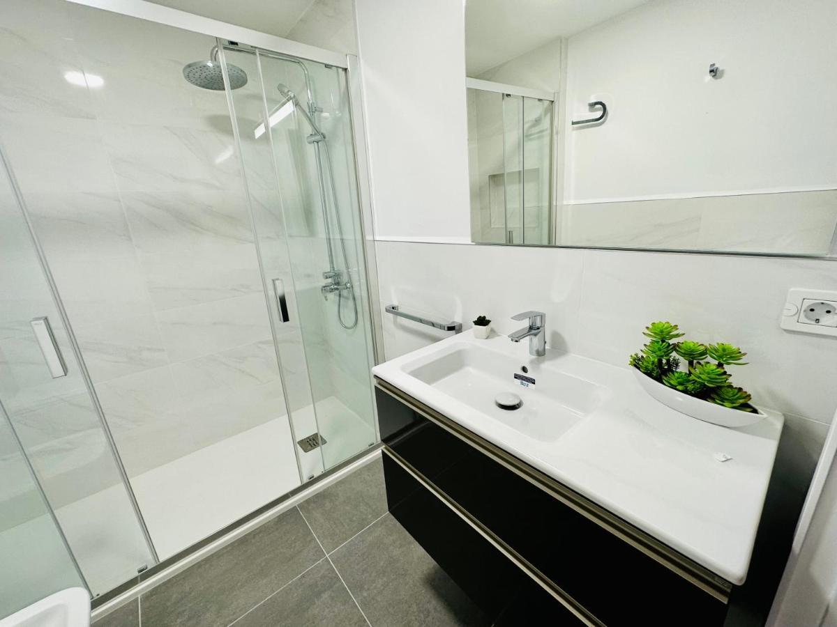 Playa Del Cura - Spacious Beachside Apartment Extérieur photo